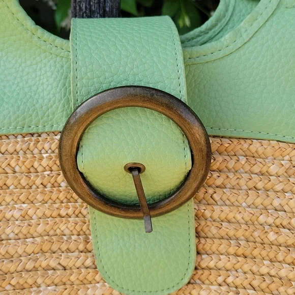 Straw and leather Tote/Purse Yellow Straw and Light Green Top Snap Closure - Picture 2 of 7